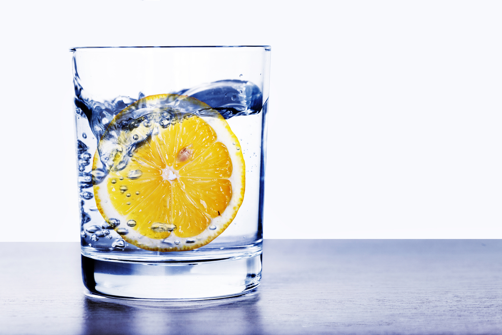 8 Health Benefits of Drinking Lemon Water